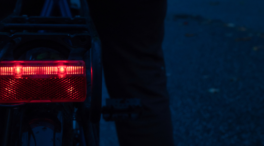 Fietsverlichting te fel? Zo voorkom je verblinding en gevaar op het fietspad