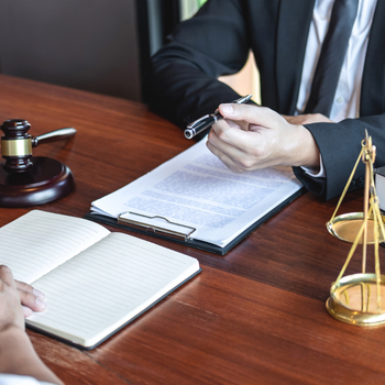 Advocaat aan het werk (square)