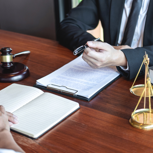 Advocaat aan het werk (square)